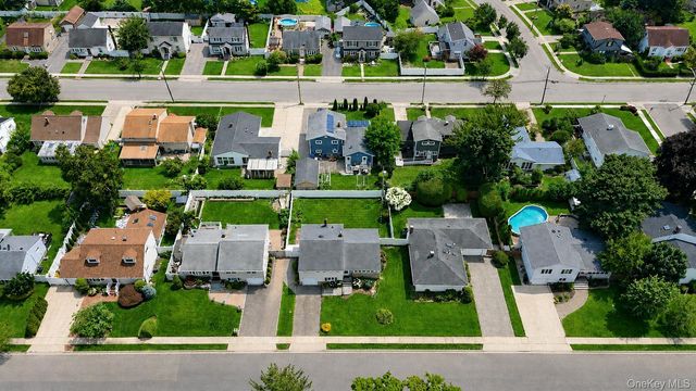 7 Primrose Avenue, Hicksville, NY 11801