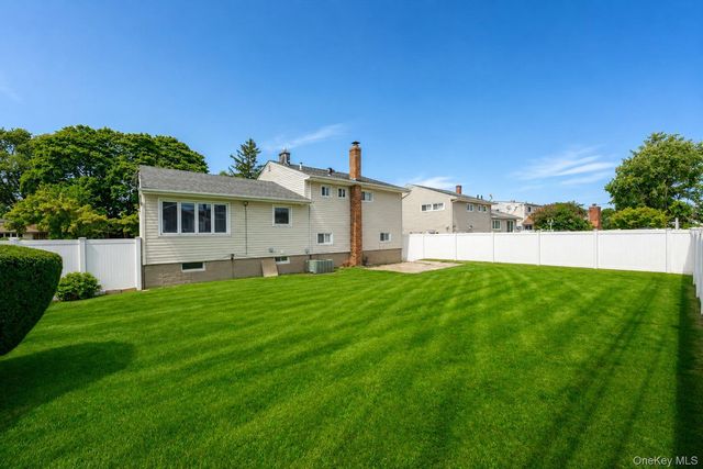 7 Primrose Avenue, Hicksville, NY 11801