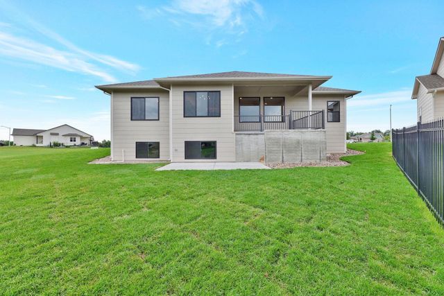 5866 E Central Park Ave, Bel Aire, KS 67220