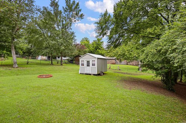 2901 N Greenwich Avenue, Russellville, AR 72802