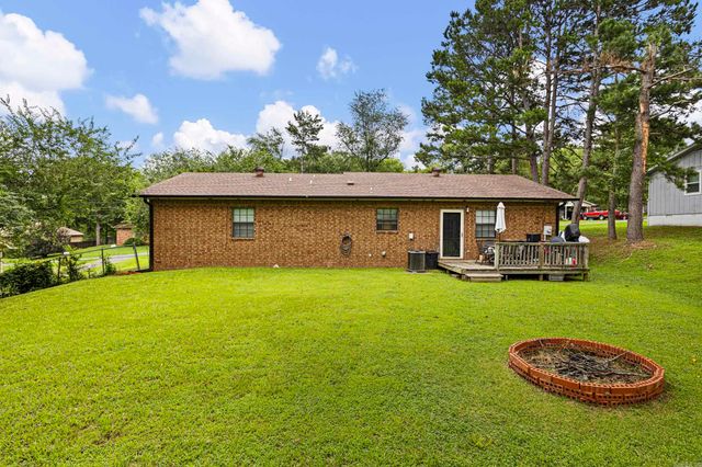 2901 N Greenwich Avenue, Russellville, AR 72802