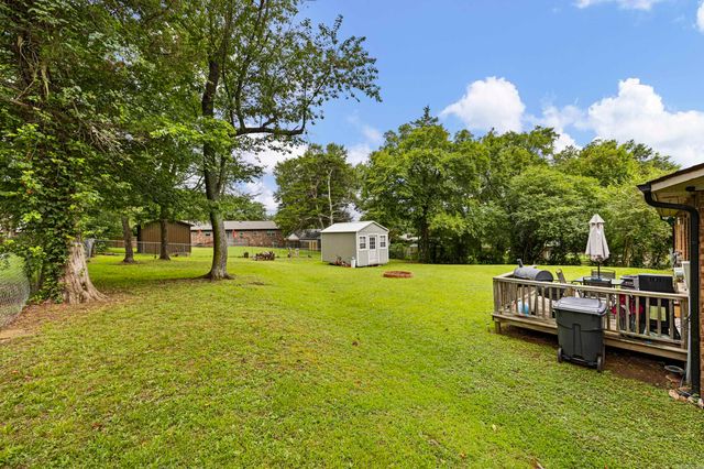 2901 N Greenwich Avenue, Russellville, AR 72802