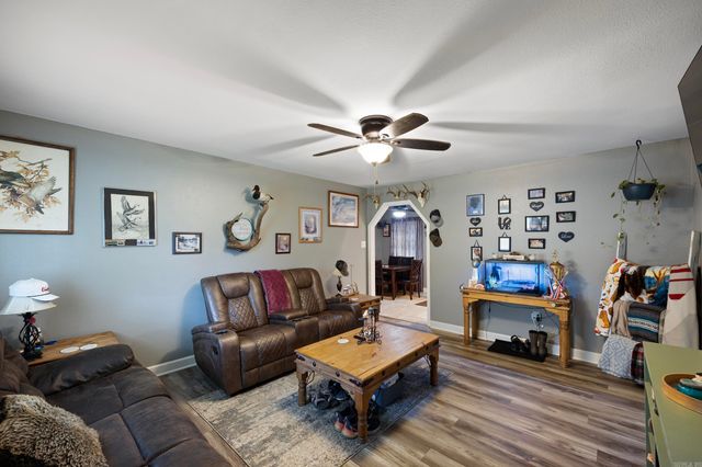 2901 N Greenwich Avenue, Russellville, AR 72802