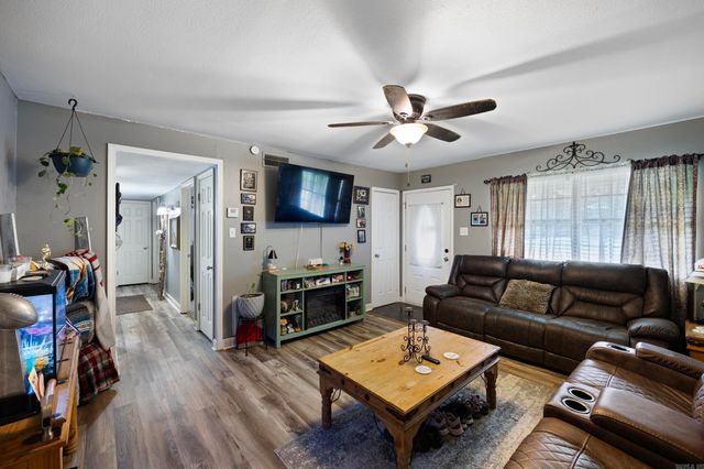 2901 N Greenwich Avenue, Russellville, AR 72802