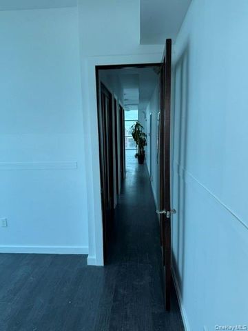 32-72 Steinway Street 5th floor, Astoria, NY 11103