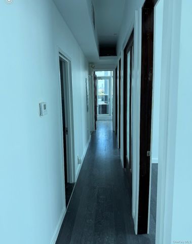 32-72 Steinway Street 5th floor, Astoria, NY 11103