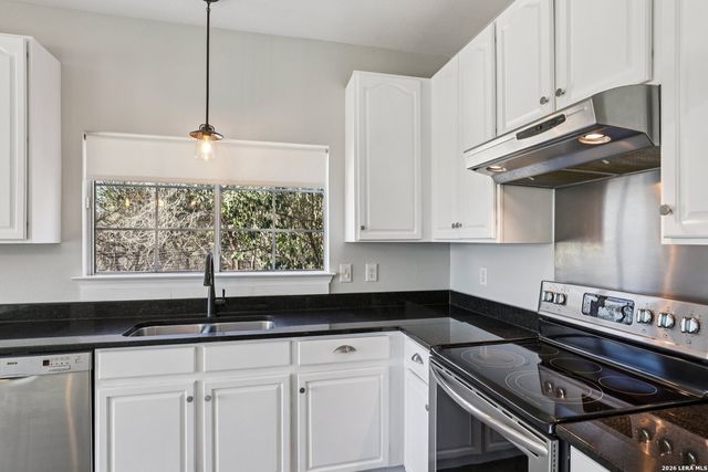 6610 E Kings Crown, San Antonio, TX 78233