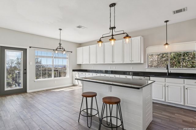 6610 E Kings Crown, San Antonio, TX 78233