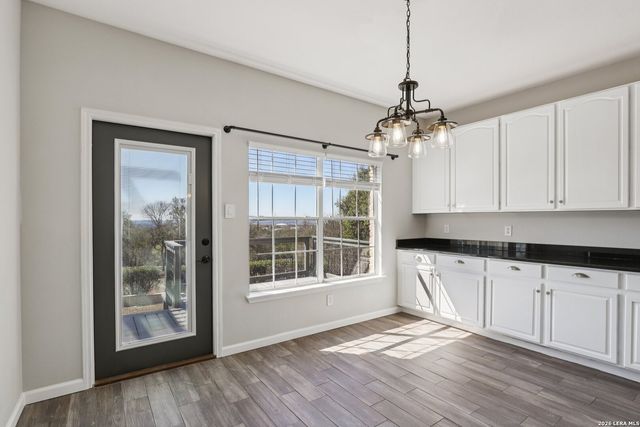 6610 E Kings Crown, San Antonio, TX 78233