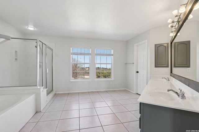 6610 E Kings Crown, San Antonio, TX 78233