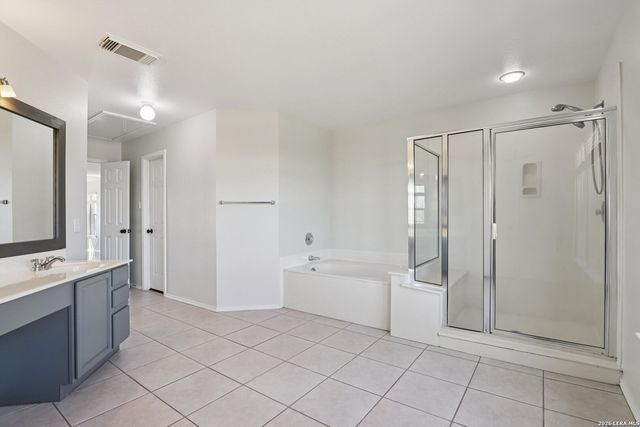 6610 E Kings Crown, San Antonio, TX 78233