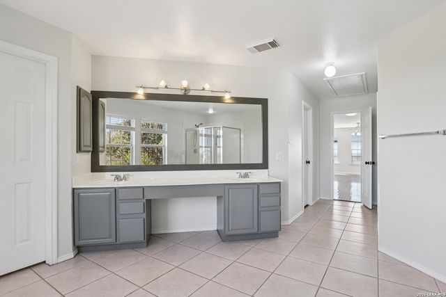 6610 E Kings Crown, San Antonio, TX 78233