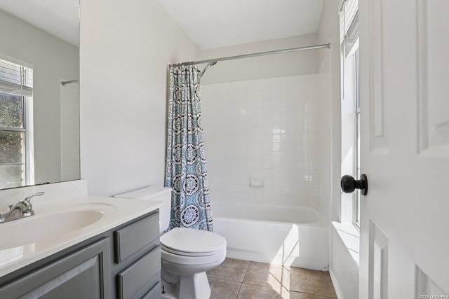 6610 E Kings Crown, San Antonio, TX 78233