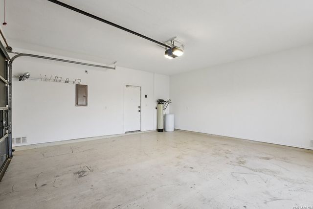 6610 E Kings Crown, San Antonio, TX 78233