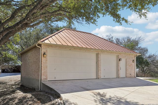 6610 E Kings Crown, San Antonio, TX 78233