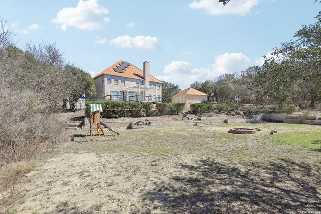 6610 E Kings Crown, San Antonio, TX 78233