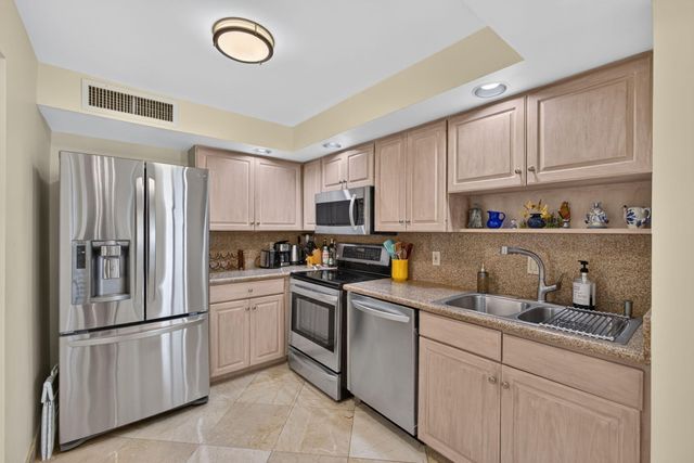 2800 N OCEAN Drive A-10D, Singer Island, FL 33404