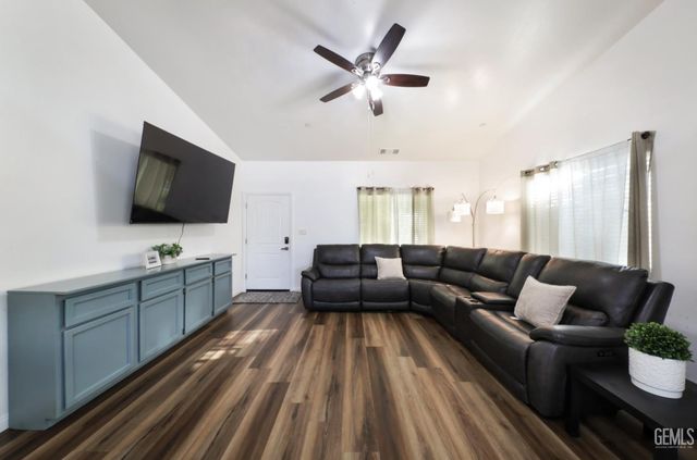 411 Darling Point Drive, Bakersfield, CA 93307