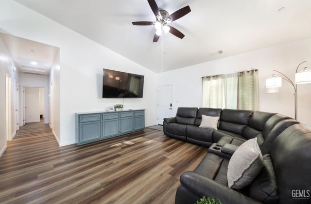 411 Darling Point Drive, Bakersfield, CA 93307