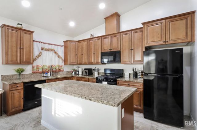 411 Darling Point Drive, Bakersfield, CA 93307