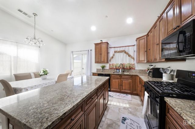 411 Darling Point Drive, Bakersfield, CA 93307