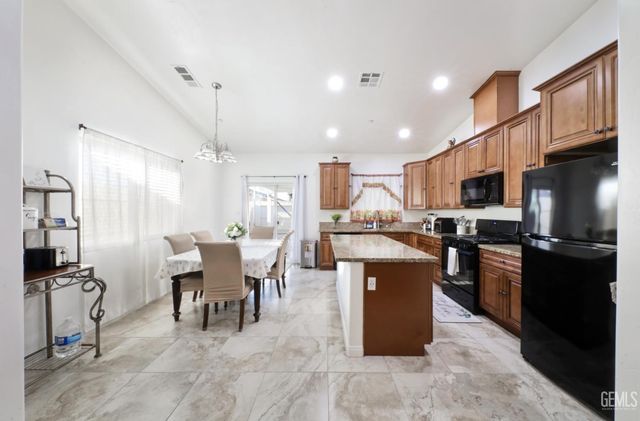411 Darling Point Drive, Bakersfield, CA 93307