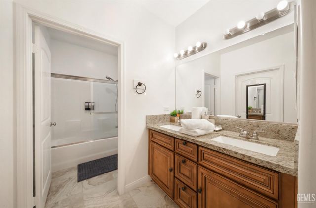 411 Darling Point Drive, Bakersfield, CA 93307