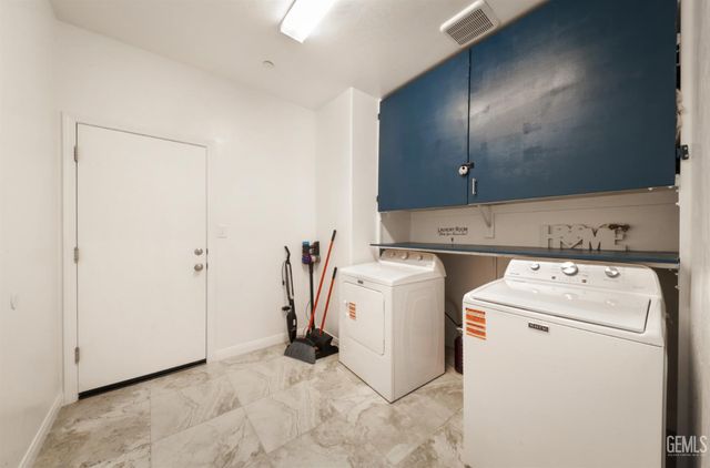 411 Darling Point Drive, Bakersfield, CA 93307