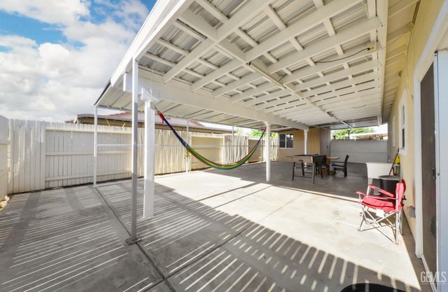 411 Darling Point Drive, Bakersfield, CA 93307