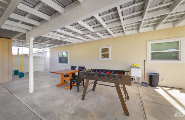 411 Darling Point Drive, Bakersfield, CA 93307