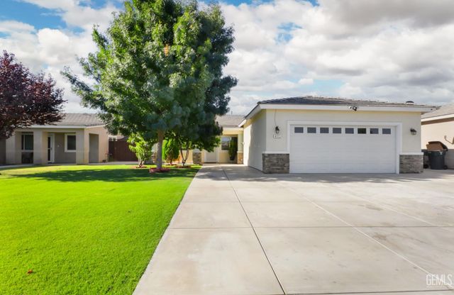 411 Darling Point Drive, Bakersfield, CA 93307
