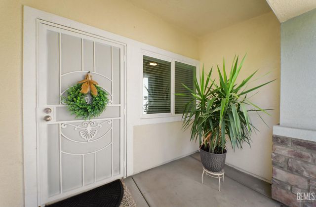 411 Darling Point Drive, Bakersfield, CA 93307