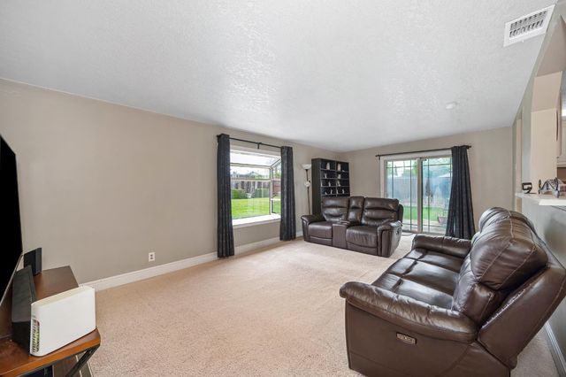 7042 Larchmont Dr, North Highlands, CA 95660