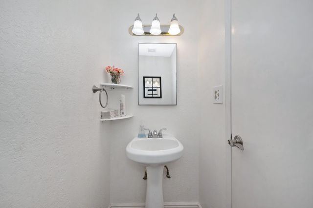 7042 Larchmont Dr, North Highlands, CA 95660