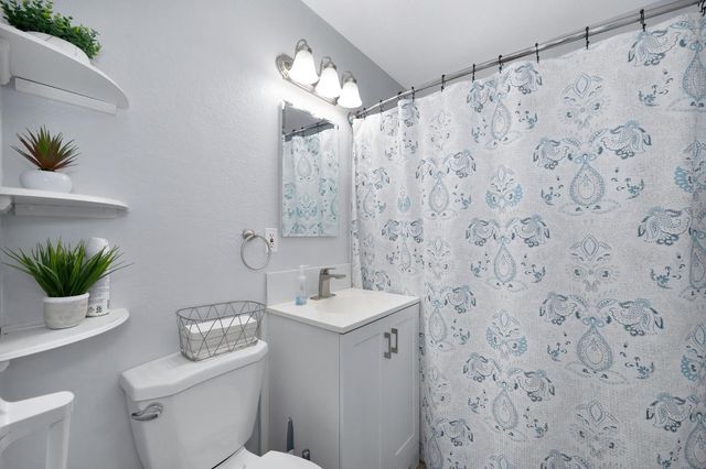 7042 Larchmont Dr, North Highlands, CA 95660