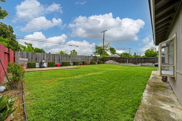 7042 Larchmont Dr, North Highlands, CA 95660