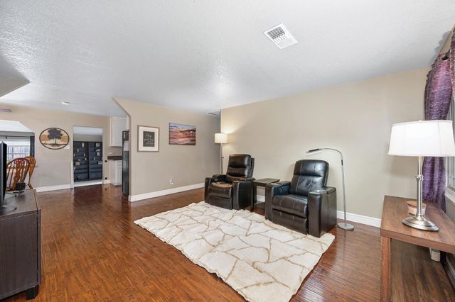 7042 Larchmont Dr, North Highlands, CA 95660