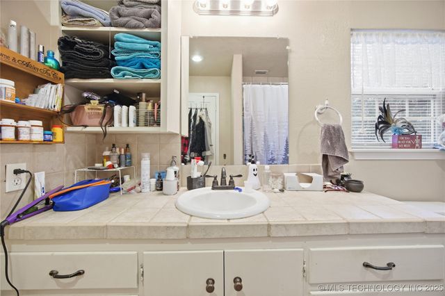 215 E Fuller Street, Tahlequah, OK 74464