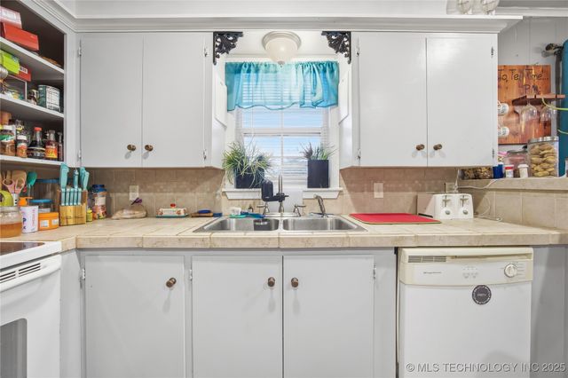 215 E Fuller Street, Tahlequah, OK 74464