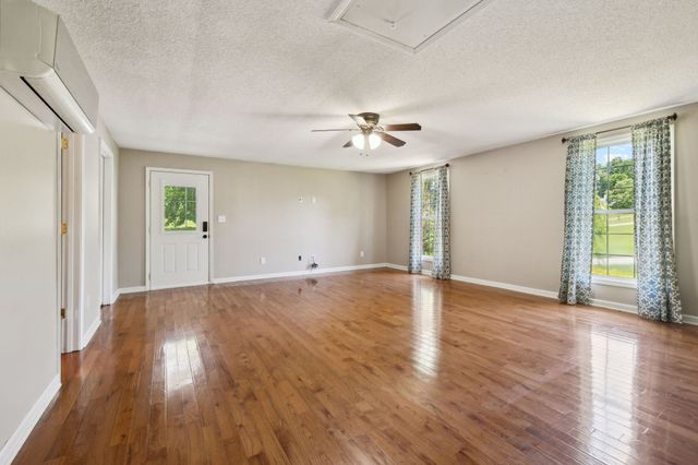 1040 Heatherwood Rd, Pleasant View, TN 37146