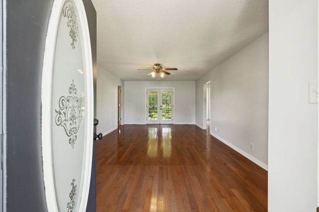 1040 Heatherwood Rd, Pleasant View, TN 37146