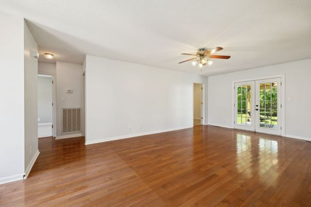 1040 Heatherwood Rd, Pleasant View, TN 37146