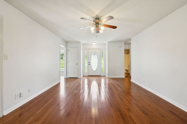 1040 Heatherwood Rd, Pleasant View, TN 37146