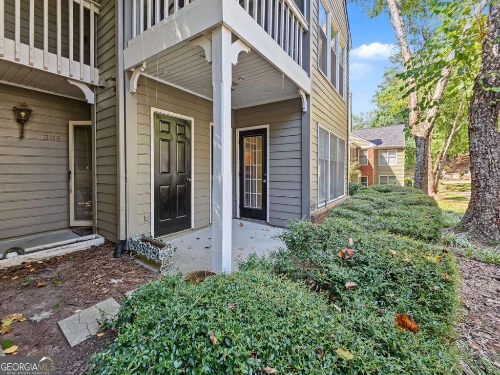 306 Bainbridge Drive, Sandy Springs, GA 30327 — photo 2