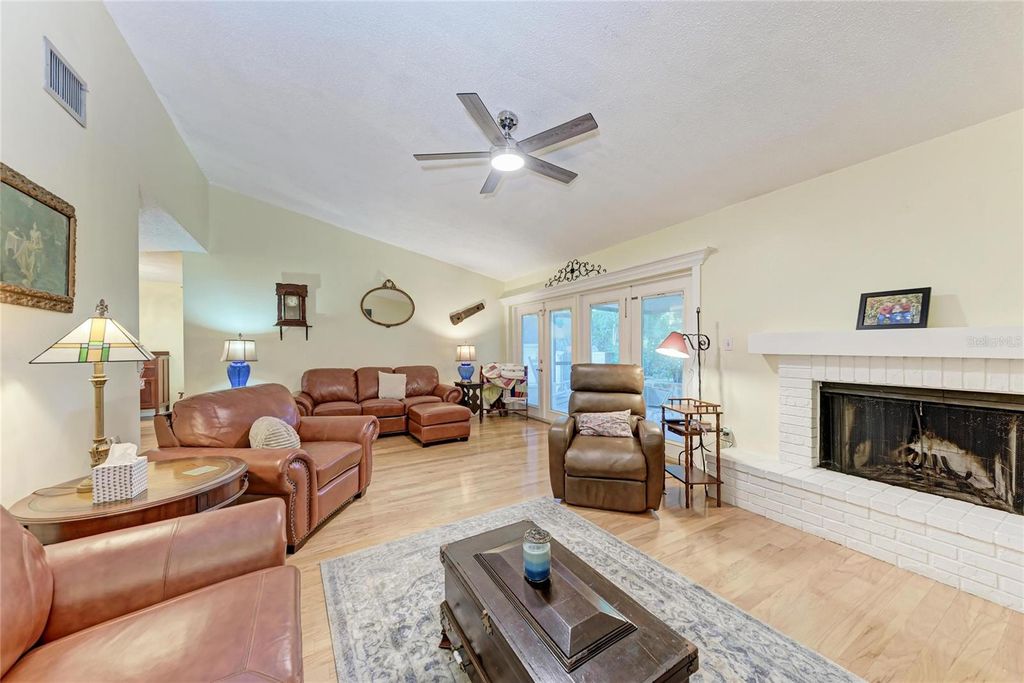 Image 14 of property listing at 6207 COURTSIDE DRIVE 23, Bradenton, FL 34210