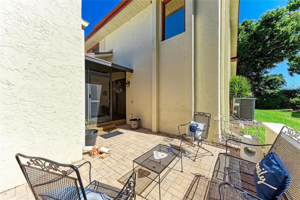 Image 5 of property listing at 6207 COURTSIDE DRIVE 23, Bradenton, FL 34210