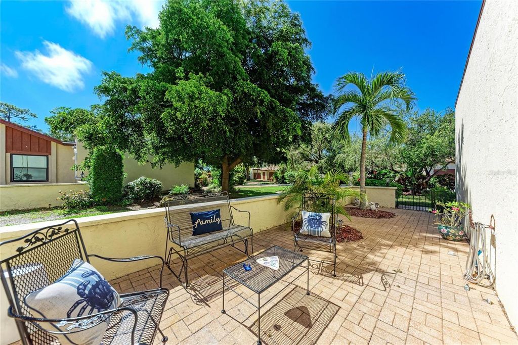 Image 6 of property listing at 6207 COURTSIDE DRIVE 23, Bradenton, FL 34210