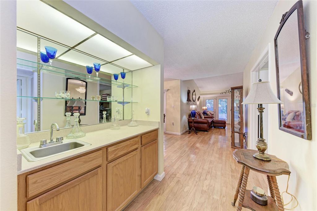 Image 10 of property listing at 6207 COURTSIDE DRIVE 23, Bradenton, FL 34210