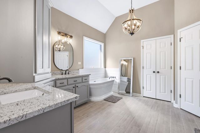 8215 HUNTERS MEADOW LN, Bartlett, TN 38002