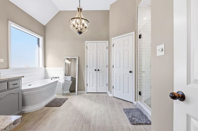 8215 HUNTERS MEADOW LN, Bartlett, TN 38002